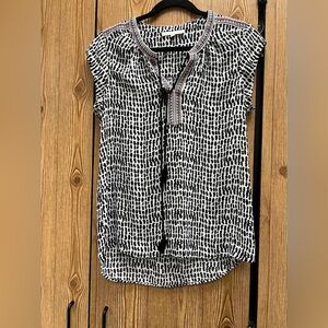 Daniel Rainn Black and White embroidery details small Women's Top cap sleeves